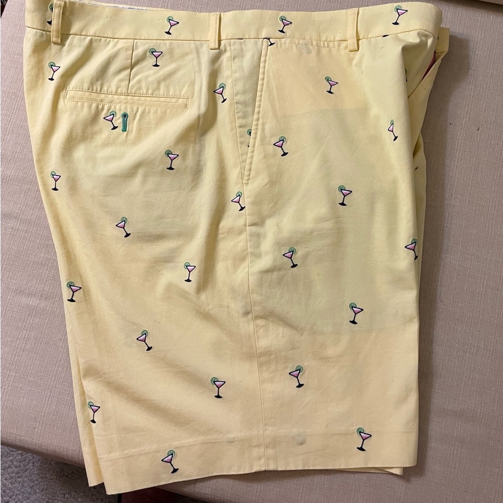 Selling a great pair of Lilly Pulitzer Men’s Shorts. Size 38. Gently worn.